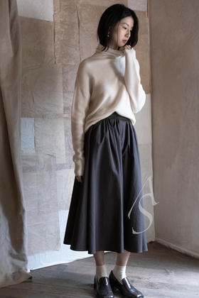 Mark Kenly Domino Tan 象牙白KRYSTAL高领羊绒衫