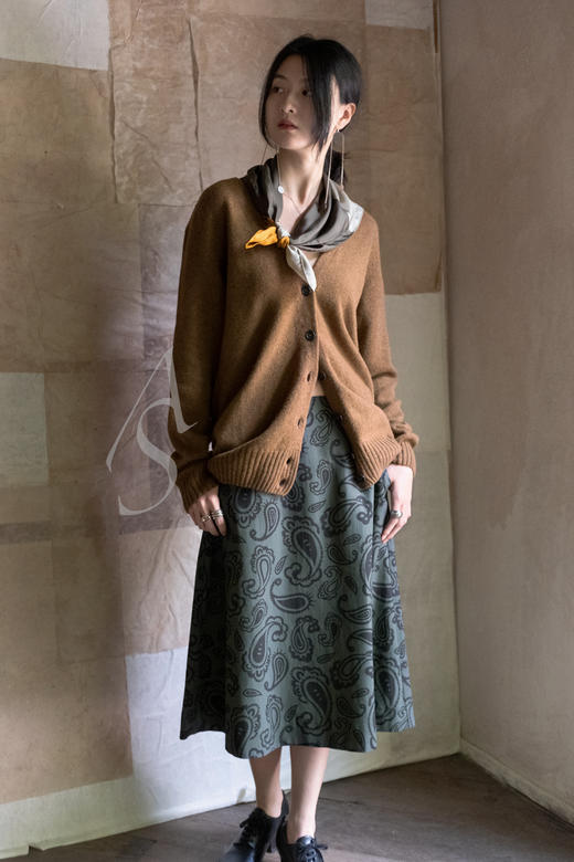 Margaret Howell  橡木黄/黑色羊绒画家长开衫 商品图0