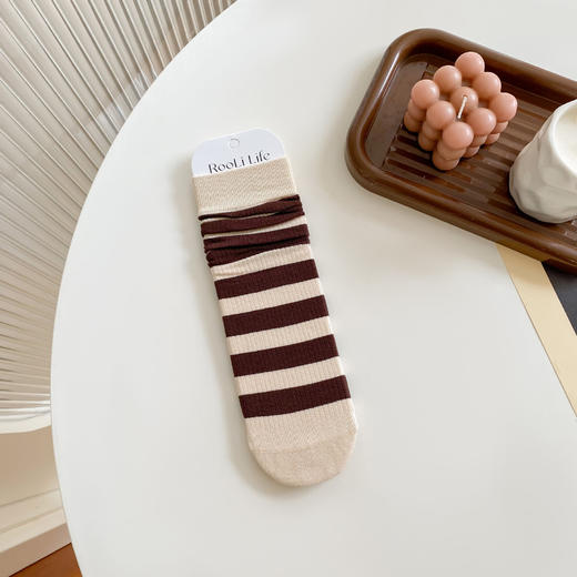 【29.9/任选三件！精梳棉条纹袜】秋冬季吸汗袜子女，日系横条中筒袜学院风一体机无骨堆堆袜，无骨设计，呵护你的双足。吸汗透气，让你始终保持清爽lm 商品图5
