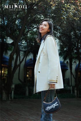 飒爽与松弛间，再深的秋亦自如