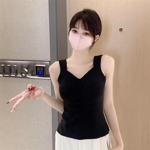 【德绒保暖内衣！温暖挡风】秋冬新款女自带胸垫防寒背心，发热百搭无痕免穿打底衫，独特胸垫设计，凸显曲线美；暖背心发热，寒冷不再侵袭；潮流与舒适并存 商品图4