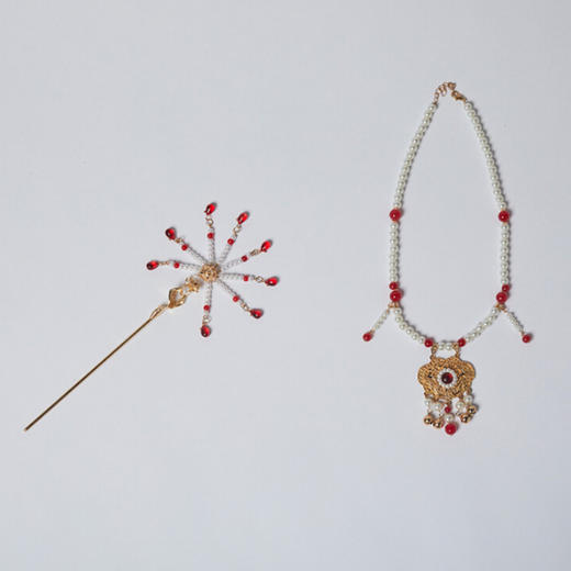 【女童马面裙套装！汉服时尚新美学】秋冬长袖儿童汉服国风，改良唐装女宝宝古装裙子，马面图案在纯净白色中流转，传承经典又融入时尚元素，儿童汉服的复古气息和仙女般的飘逸 商品图1