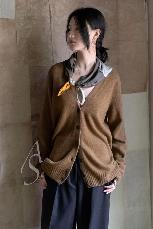 Margaret Howell  橡木黄/黑色羊绒画家长开衫 商品图1