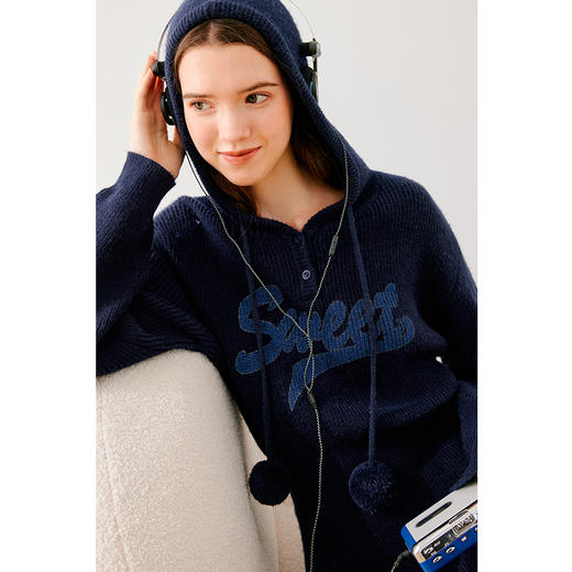 【严选】诗凡黎冬连帽字母印花针织连衣裙SEB190881 商品图3