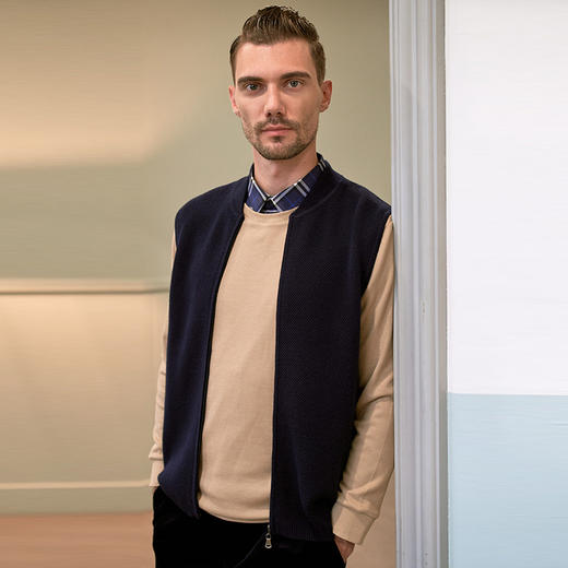 YvesFigarau伊夫·费嘉罗休闲毛衣 商品图1