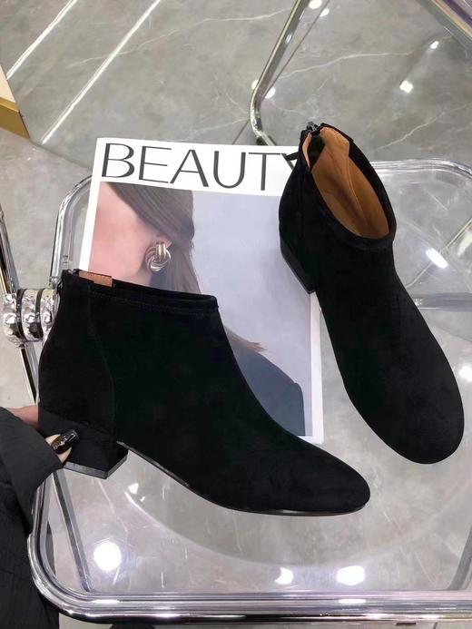 菲琳凡 23Dⅹ8013黑色35到39码，原价1029元，现价514元 商品图0