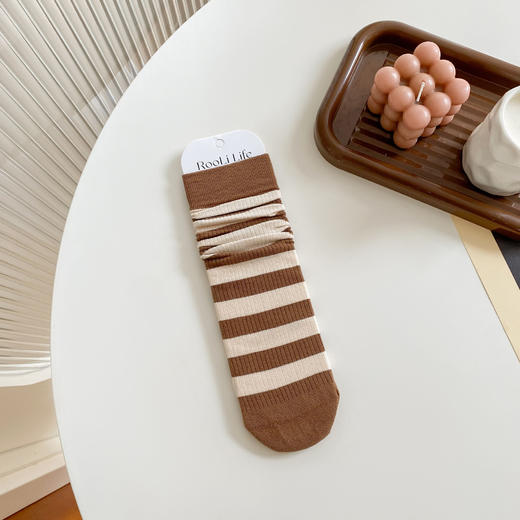 【29.9/任选三件！精梳棉条纹袜】秋冬季吸汗袜子女，日系横条中筒袜学院风一体机无骨堆堆袜，无骨设计，呵护你的双足。吸汗透气，让你始终保持清爽lm 商品图7