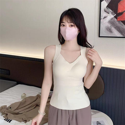 【德绒保暖内衣！温暖挡风】秋冬新款女自带胸垫防寒背心，发热百搭无痕免穿打底衫，独特胸垫设计，凸显曲线美；暖背心发热，寒冷不再侵袭；潮流与舒适并存 商品图6