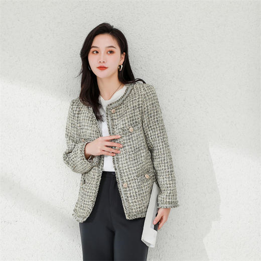 【优雅华贵，魅力尽显】追逐法式风情，独尊经典韵致。羊毛高端流苏外套，蓝灰色粗花呢尽显自然典雅。2023秋款，将引领时尚风潮。仅限今日，惊艳登场！ 商品图0