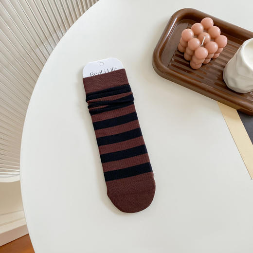 【29.9/任选三件！精梳棉条纹袜】秋冬季吸汗袜子女，日系横条中筒袜学院风一体机无骨堆堆袜，无骨设计，呵护你的双足。吸汗透气，让你始终保持清爽lm 商品图6
