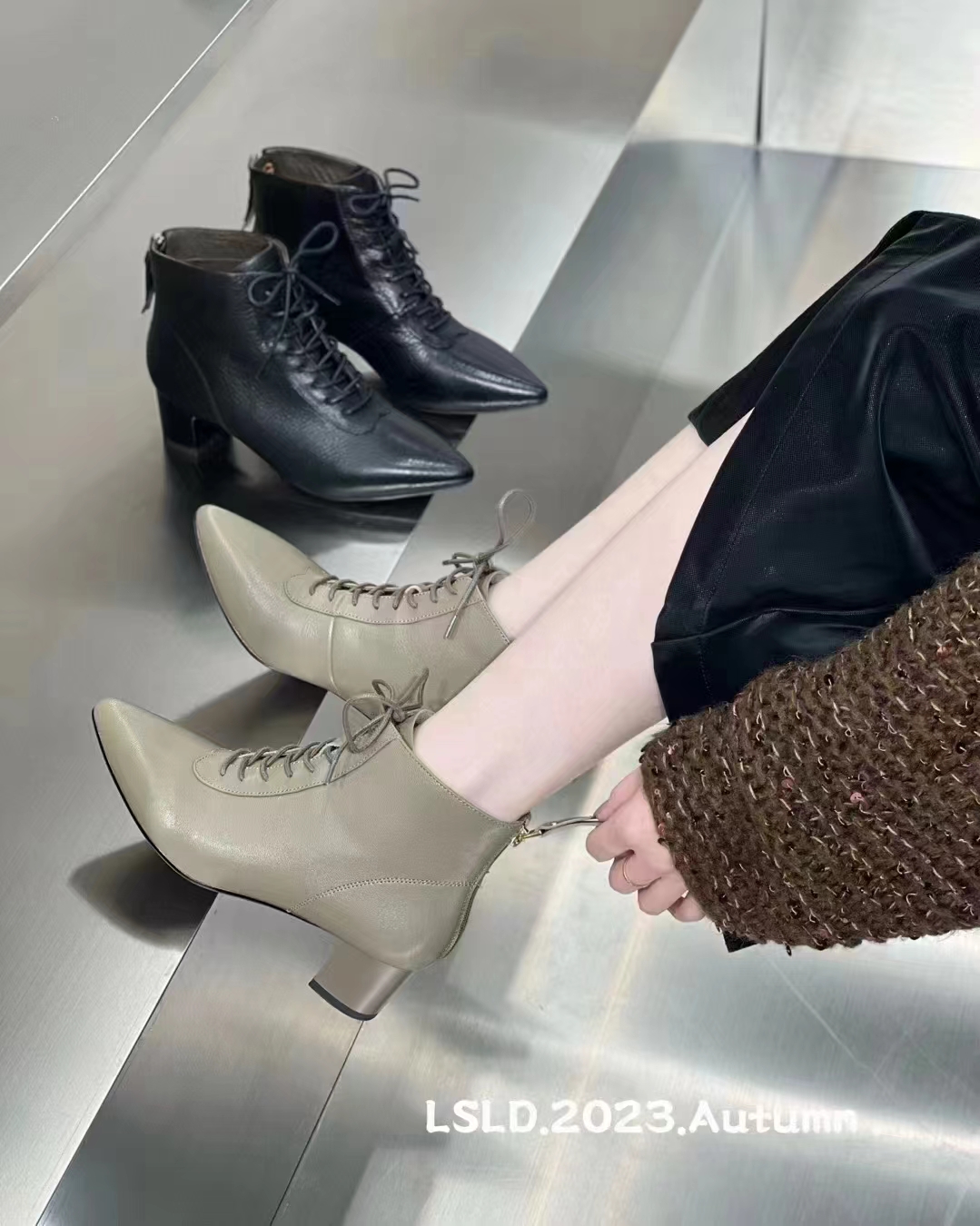 菲琳凡23Dⅹ2011黑色，34到38码原价1299元，现价649元，23D乂2011卡其色.35到39码，原价1299元，现价649元