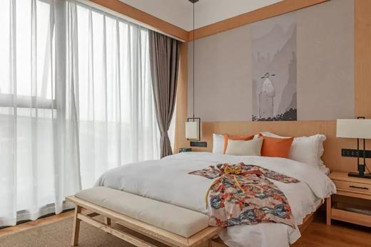 【峨眉山·花间观山月酒店】299抢住792元Loft汤池房，499享花间双卧汤池房，699享花间三卧汤池房套餐！周末不加价！有效期至2023.12.28 商品图0