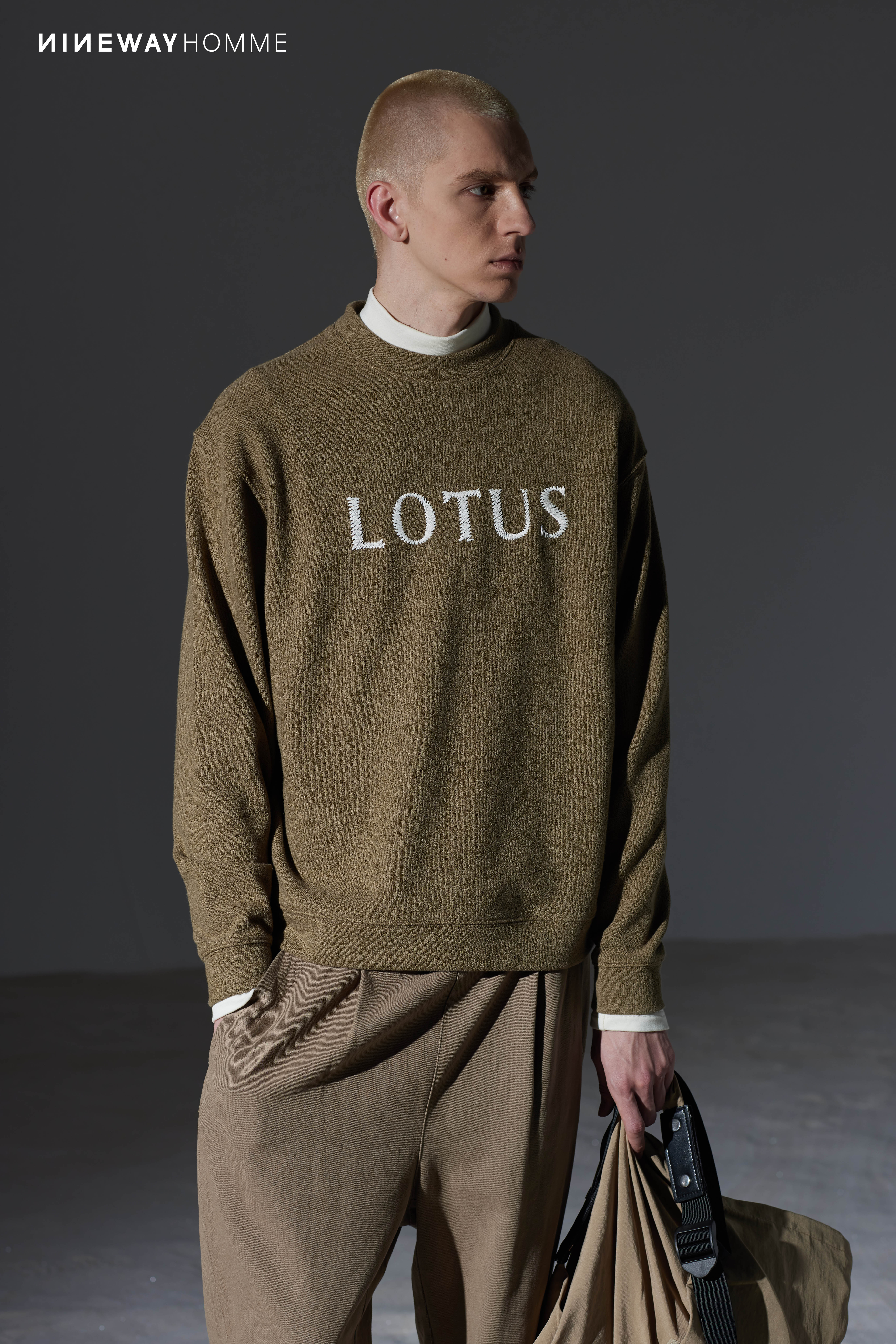 337318字母装饰长袖卫衣