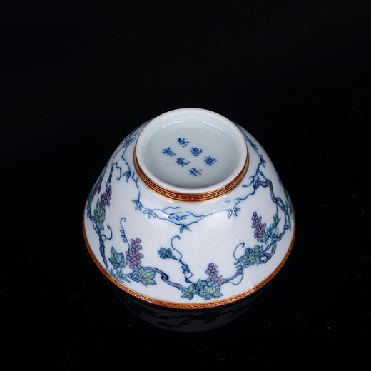 青花斗彩描金葡萄纹杯 商品图4