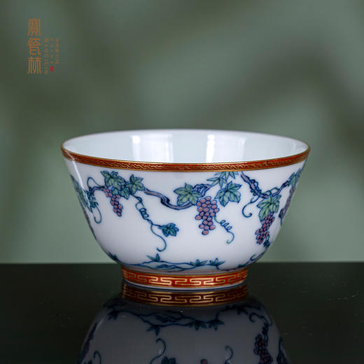 青花斗彩描金葡萄纹杯 商品图0