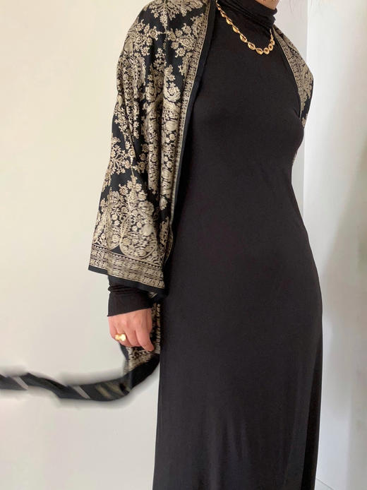 CG｜Pakistani Embroidered Scarf [真丝羊毛刺绣披肩围巾 驼底金绣 / 黑底金绣 / 灰底金绣] 商品图9