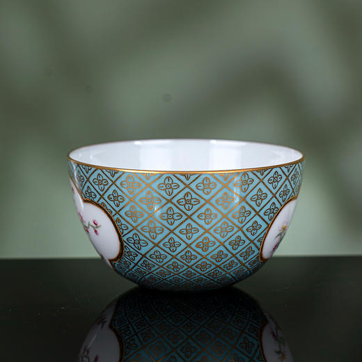 绿地粉彩描金开窗花卉纹卧足杯 商品图2