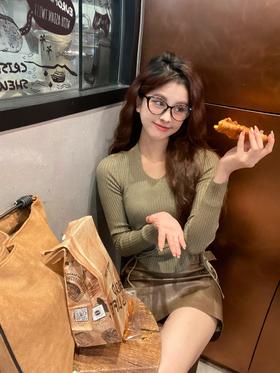 基础款长袖T恤在秋冬依然很能“打”~