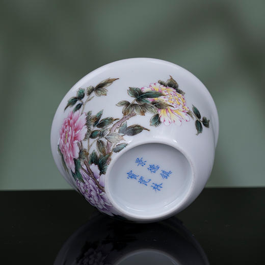粉彩描金牡丹花卉纹卧足杯 商品图3