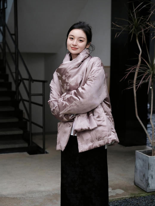 盛唐牡丹 |丁香褐真丝提花夹棉棉服(配围巾) 商品图0