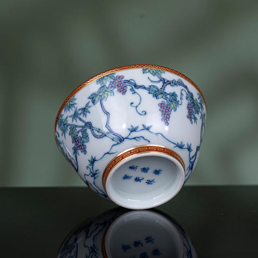 青花斗彩描金葡萄纹杯 商品图3