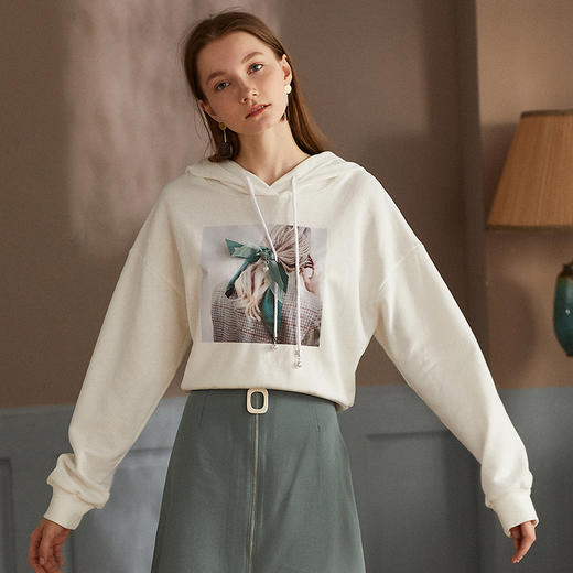 欧芮儿2018秋装新款宽松图案印花长袖连帽白色卫衣女 商品图0
