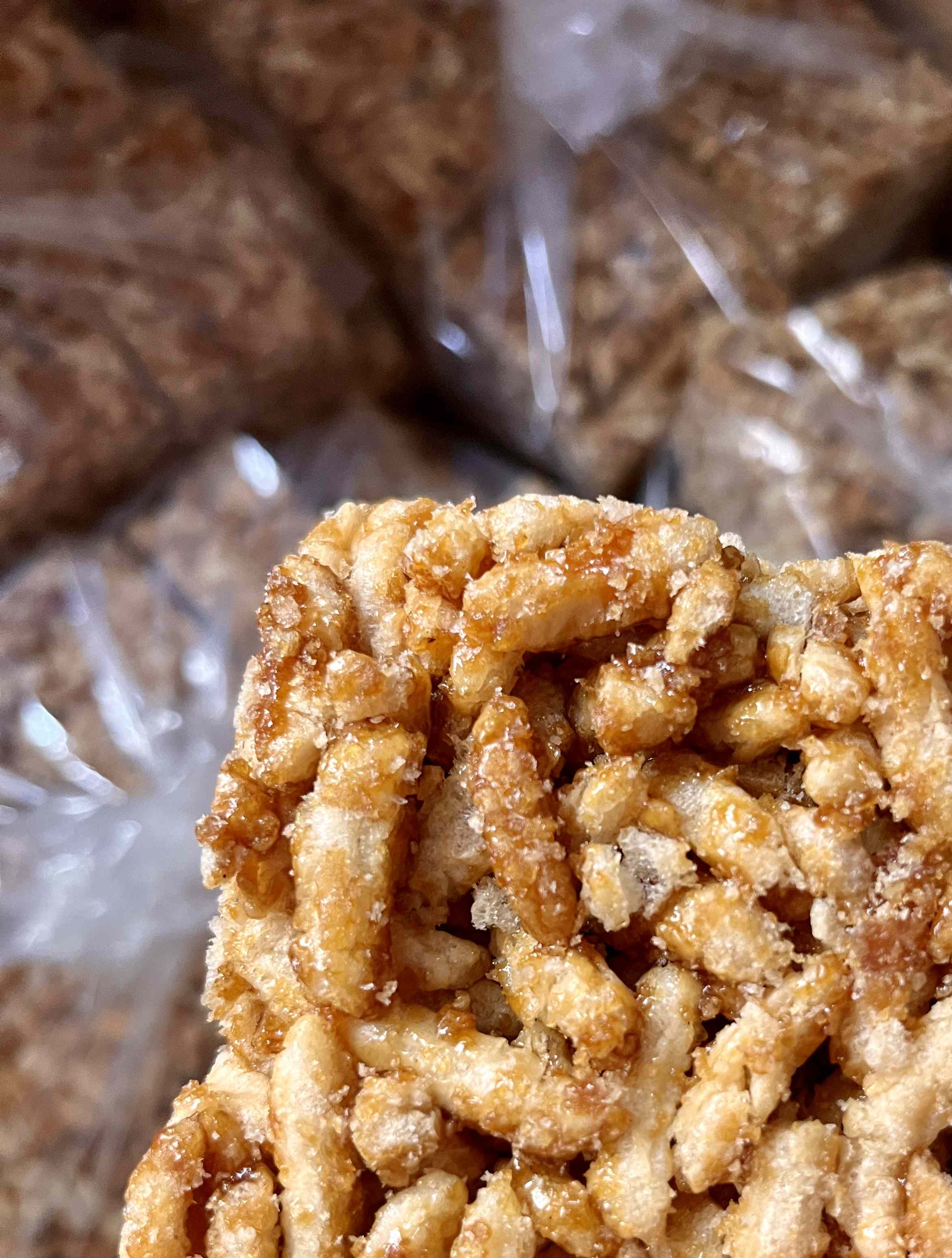 红糖拔丝年糕米糖，甜蜜酥脆，一口一口停不下来～