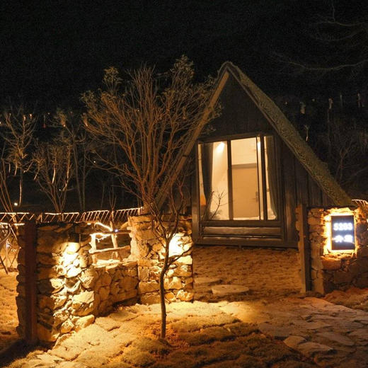 【新丰-岭南红叶世界】488元起享红叶世界酒店客房1间1晚，含双早＋景区门票+观光车，感受漫山红叶、脚边云片、萌宠作伴、繁星点点、日出日落... 商品图1