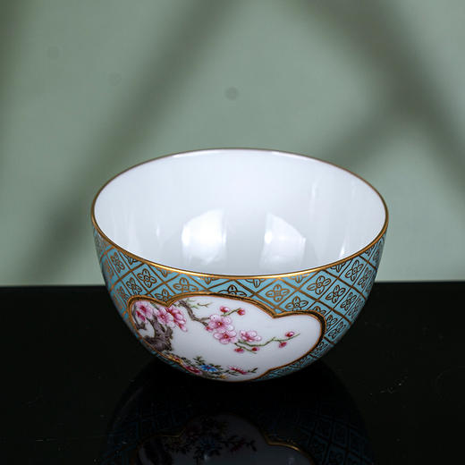 绿地粉彩描金开窗花卉纹卧足杯 商品图3