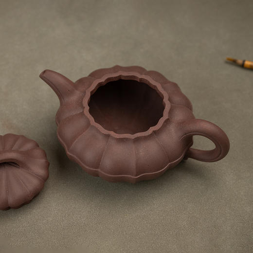 《浅合菱壶》 徐玉强，助理工艺美术师，优秀中青年陶艺家，筋囊壶制壶名手、工艺美术协会会员 商品图2