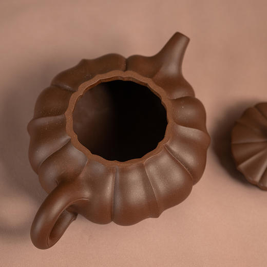 《福菱壶》 邵俊芬   正高级工艺美术师（研究员级高级工艺美术师）、正高级乡村振兴技艺师、著名中青年女陶艺家 商品图3