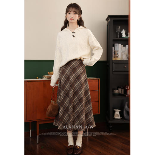 鹿向南《时光恋人》格纹复古风半身裙女2025秋冬中长款显瘦A字裙 商品图1