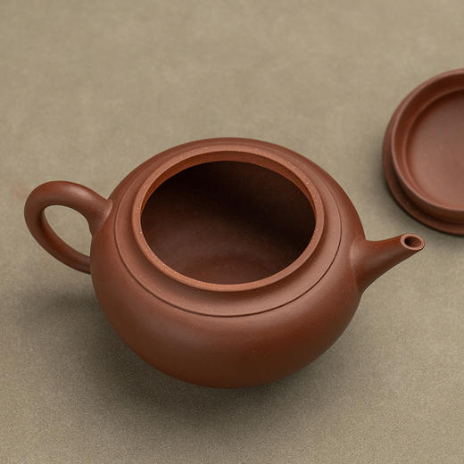 《云肩壶》 凌萍 2012年评为助理工艺美术师、工艺美术学会评授工艺美术师、优秀青年陶艺家、省陶瓷行业协会、工艺美术学会会员 商品图3