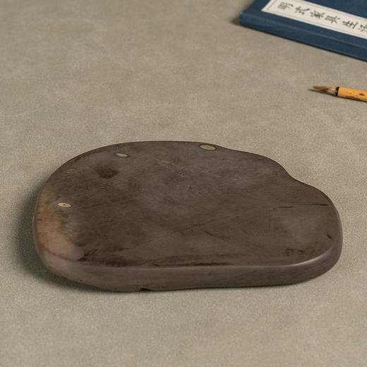 清 山水苍松带眼端砚 商品图4