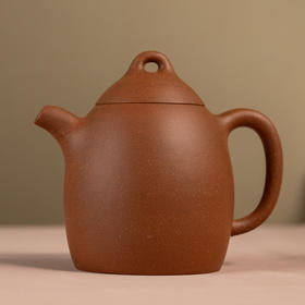 《秦权壶》 周品鑫   正高级工艺美术师（研究员级高级工艺美术师）、实力派中青年陶艺家、省工艺美术学会陶艺专业委员会会员、紫砂行业协会会员