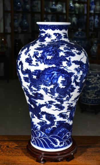 青花九龙祥云纹梅瓶 商品图0