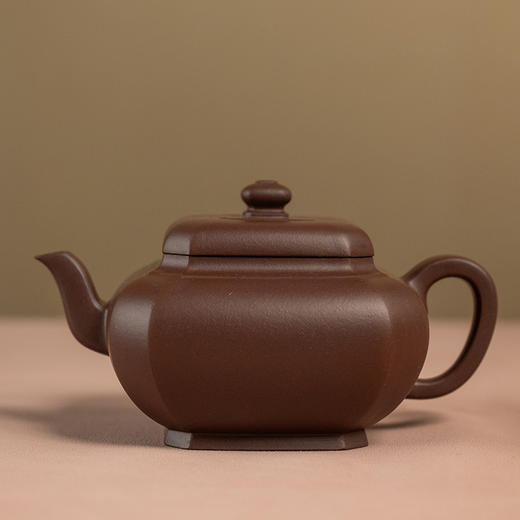 《抽角四方壶》 王长春 助理工艺美术师、优秀中青年陶艺家、工艺美术家协会、省陶瓷艺术委员会会员 商品图0