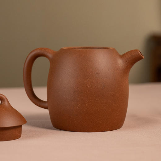 《秦权壶》 周品鑫   正高级工艺美术师（研究员级高级工艺美术师）、实力派中青年陶艺家、省工艺美术学会陶艺专业委员会会员、紫砂行业协会会员 商品图2