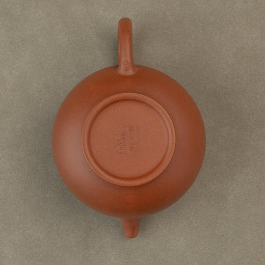 《掇只壶》 鲁新华  正高级工艺美术师（研究员级高级工艺美术师）、省工艺美术学会会员、宜兴紫砂界有影响力中青年紫砂艺术家 商品图4