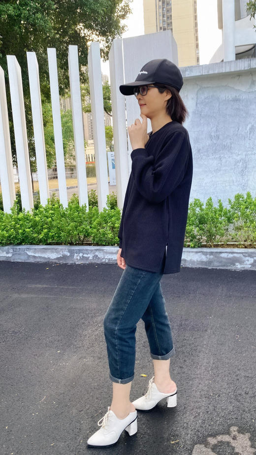 C6337        时尚个性宽松休闲气质减龄百搭卫衣（特价不退换） 商品图2