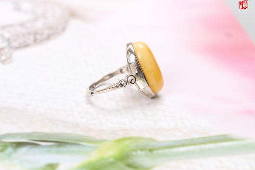 蜜蜡白花蜜戒指【弦月】，925银镶 商品图1