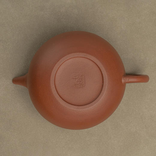 《云肩壶》 凌萍 2012年评为助理工艺美术师、工艺美术学会评授工艺美术师、优秀青年陶艺家、省陶瓷行业协会、工艺美术学会会员 商品图4