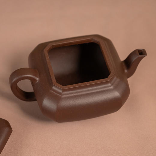 《抽角四方壶》 王长春 助理工艺美术师、优秀中青年陶艺家、工艺美术家协会、省陶瓷艺术委员会会员 商品图3