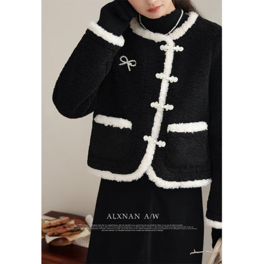 鹿向南《黑巧慕斯》小香风高级感短外套女2023秋冬今年流行外套LXN32388 商品图5