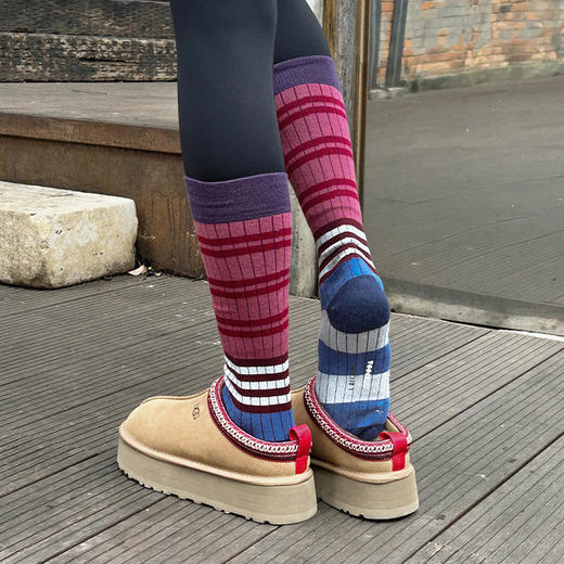 【领券下单，68元/2双】【瑜伽裤伴侣】时髦穿搭单品-中筒条纹长袜 商品图1