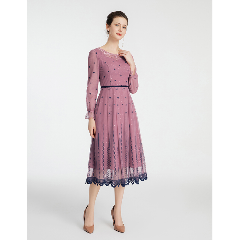 司歌刺绣连衣裙圆领网纱长袖弹力修身A881268