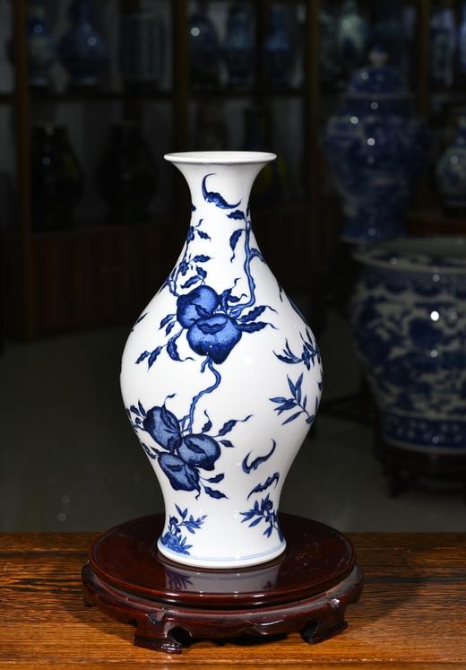 青花九桃橄榄瓶 商品图0