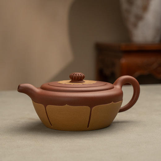 《僧帽壶》 佘燕敏   正高级工艺美术师（研究员级高级工艺美术师）、省工艺美术学会会员、宜兴紫砂界有影响的中青年紫砂艺术家 商品图1