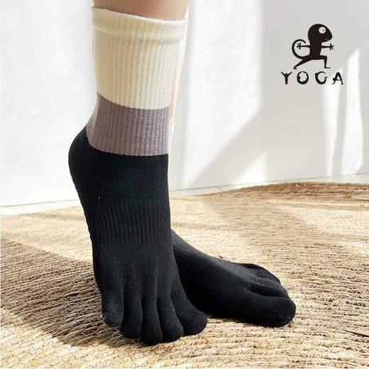 壁虎瑜伽【2310WZ269】防滑中筒拼色五趾瑜伽袜【5天发货】 商品图0