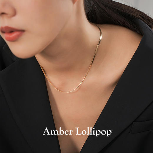 【惊喜饰品丨APT Amber Lollipop丝路系列天然巴洛克珍珠项链套装】S925银耳材，精细抛光打磨镶嵌，优质淡水巴洛克珍珠，蛇骨链简约别致，充满刚柔并济时尚美 商品图3